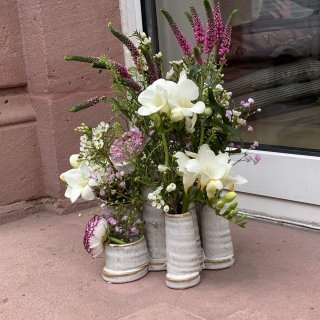 Jinfa 1er-Set Blumenvasen auf festem Sockel | Dekorativer Tafelaufsatz aus Keramik | Antik-wei
