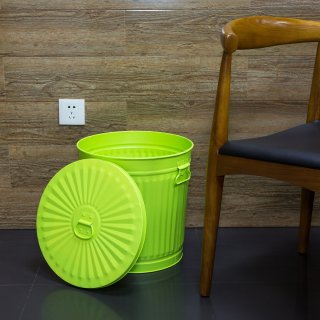 Jinfa | Galvanized metal trash bin with handles and lid | Green | Diameter  21,5 cm | Height 21,5 cm | Volume: 7 litres