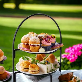 eGenuss Etagere 2 Etagen Metall Serviergestell 2 Etagen mit rutschfeste F��e Telleretagere Gestell f�r 2 Teller - Sp�lmaschinenfest 2-st�ckige Etagere f�r Servierst�nder schwarz